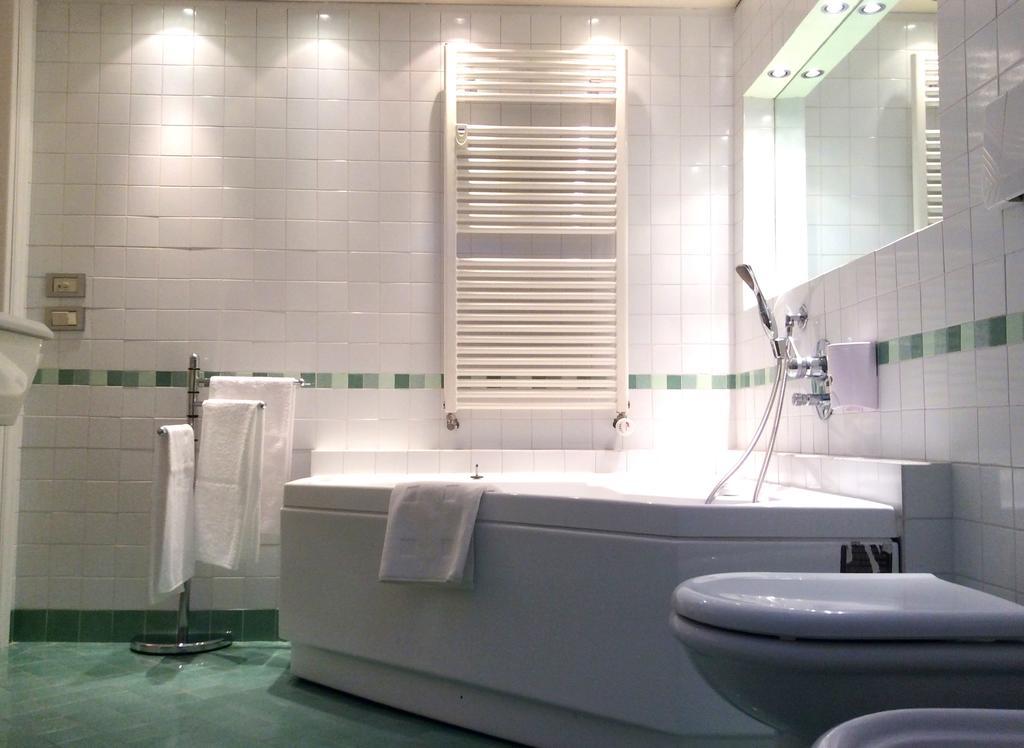 Apartment La Mansarda Alba  Pokój zdjęcie