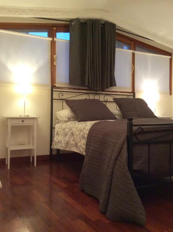 Apartment La Mansarda Alba  Pokój zdjęcie