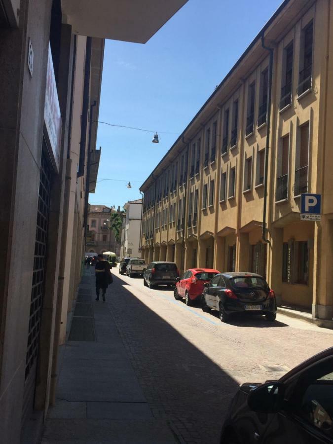 Apartment La Mansarda Alba  Zewnętrze zdjęcie